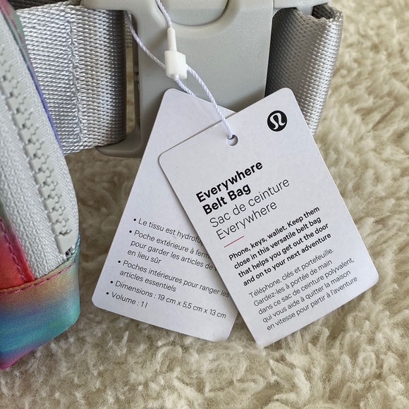 ❤️ Lululemon Everywhere Belt Bag in Prism Wash Print Multi/Vapor NWT - Picture 4 of 9